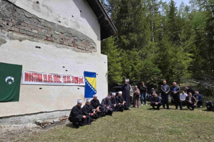 Na Mostini obilježene 34 godine od zločina nad Bošnjacima Čajniča: Potresna svjedočenja porodica koje još traže svoje najmilije