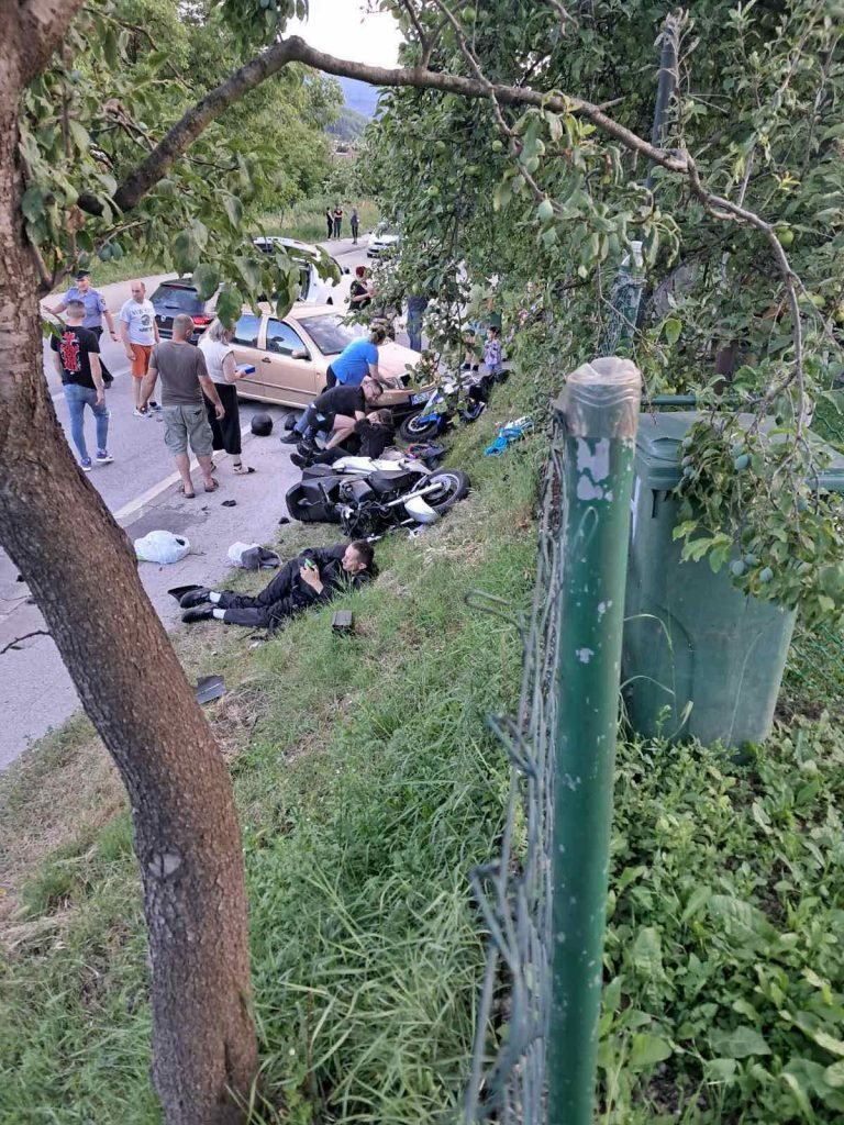 Teška saobraćajna nesreća na ulazu u Goražde, povrijeđena četiri lica saobraćaj na M 20 obustavljen