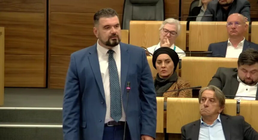 Nastavljena sjednica PD PFBiH: Lakić obrazložio zakon, zastupnici postavili brojna pitanja za Vladu FBiH