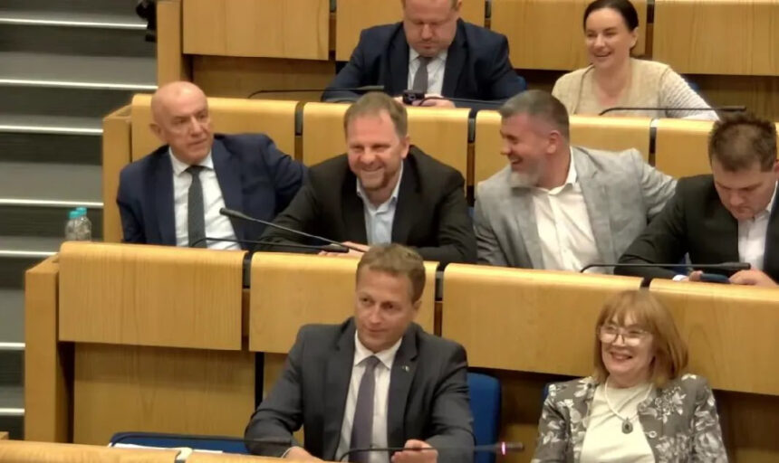 Uz glasove SDA i DF-a usvojen Zakon o vanrednoj upravi u Novoj Željezari Zenica