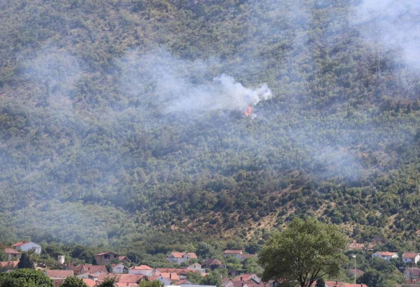 Vatrogasci uz pomoć air traktora ugasili požar kod Mostara, nema štete na objektima ni povrijeđenih