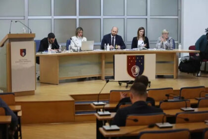 Nije bilo većine da se izglasa pauza u radu Skupštine KS, upitno i usvajanje Zakona o komunalnoj policiji