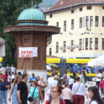 Sarajevo u plavo-žutom: Na Sebilju transparent 'Sretno Zmajevi', grad živi za meč sa Švicarskom
