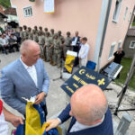 U Gornjem Vakufu-Uskoplju otkriven spomenik Zlatnom ljiljanu Armije RBiH Mufidu Tihaku