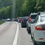 Vozači, naoružajte se strpljenjem: Duge kolone vozila na graničnim prijelazima, na putevima pojačana frekvencija saobraćaja