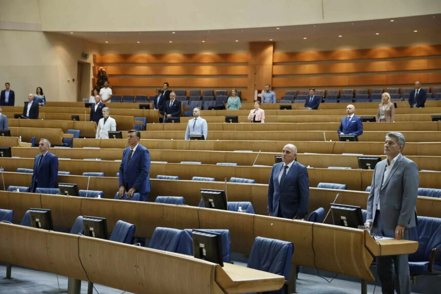 Konfuzija sa Zakonom o plaćama i osnovicama: Rukovodeći državni službenici imat će veće plaće od zastupnika, delegata i ministara