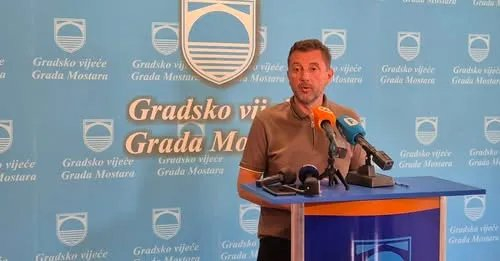 Kordić: Jedini način gašenja požara je zasipanje deponije, nema mogućnosti eksplozije metana