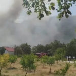U gašenju požara na deponiji Uborak pomaže i air traktor, stanovnici okolnih naselja smješteni u Salakovac