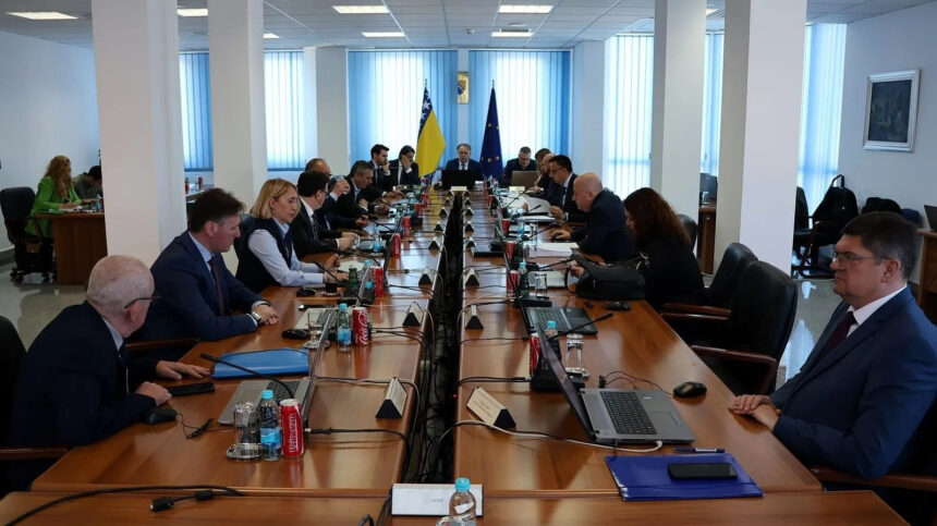 Vlada FBiH: Interventnih 300.000 KM za otklanjanje štete uzrokovane požarom na deponiji Uborak