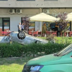 Automobil završio na krovu na Otoci, tragedija izbjegnuta u posljednji čas