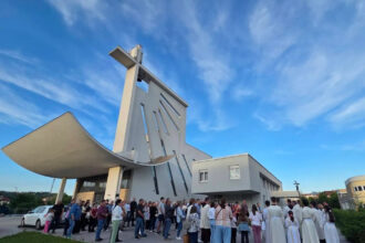 Poziv građanima Dobrinje da podrže Crkvu Franje Asiškog čija zvona su zvonila za golove Zmajeva