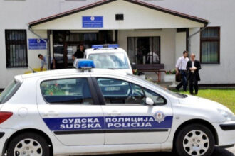 Muškarac iz Istočnog Sarajeva držao maloljetnicu zatočenu i brutalno je pretukao