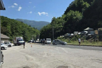 Sudar dva kombija i kamiona kod Hadžića, dvije osobe povrijeđene