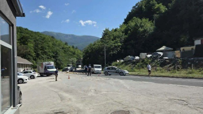 Sudar dva kombija i kamiona kod Hadžića, dvije osobe povrijeđene