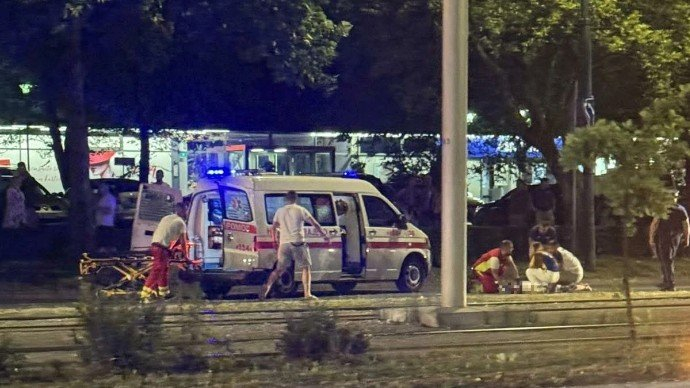 Povrede opasne po život: Traži se pritvor za vozača audija s čijeg je krovao pao 21-godišnjak