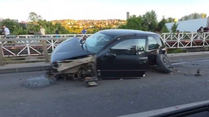 Divlja vožnja ili: Stravična nesreća na Otoci, sa automobila otpali točkovi