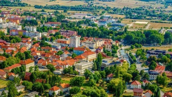 Vandalizam kod Livna: Zapaljene zastave BiH