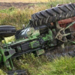 Tragedija kod Kozarske Dubice: Vozač poginuo nakon prevrtanja traktora