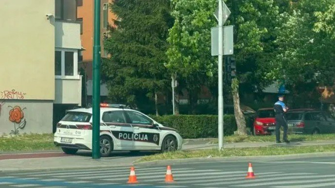 Nesreća na Dobrinji: Sudarili se automobil i motocikl, jedna osoba povrijeđena