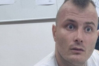 Poznanika šamarao i maltretirao, pa snimao mobitelom: Adnan Šerak, koji je uhapšen nakon skrivanja u žbunju, pred sudom negirao krivicu