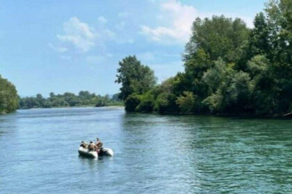 Rijeka Drina nosila ženu 800 metara: Policajci se lavovski borili da je izvuku