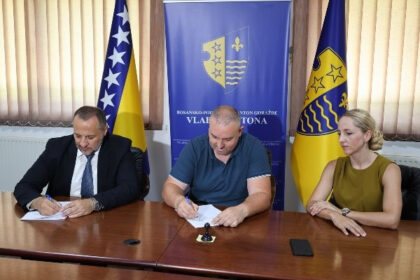 Potpisan ugovor za izgradnju ograde i kontrolne kapije sa videonadzorom oko novoizgrađenog objekta JU Dom za stara i iznemogla lica Goražde