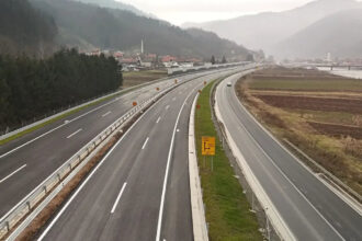 Od svečanog otvaranja do betonskih blokova: Nova poddionica autoceste nakon samo pola godine zatvorena zbog nastavka radova