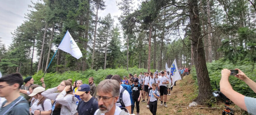 Kolona Marša mira krenula iz Nezuka, dolazak u kamp Liplje u popodnevnim satima