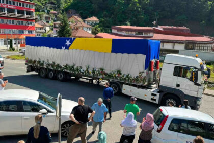 Tužna povorka kreće iz Visokog: Tabuti 10 žrtava genocida danas na putu ka Potočarima