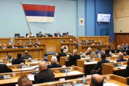 U NSRs usvojene sporne dopune Krivičnog zakonika: Zatvor za isticanje zastave Armije RBiH
