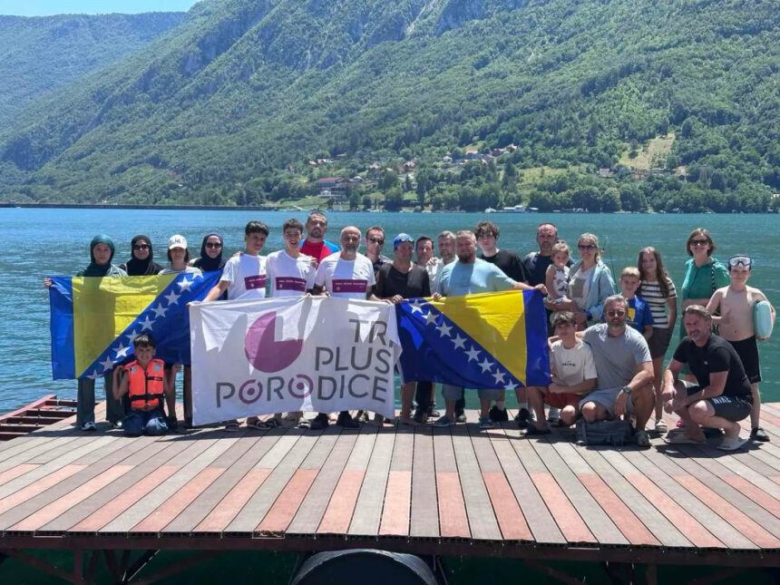 Haris Muratović preplivao 8.372 metra na jezeru Perućac u znak sjećanja na žrtve genocida u Srebrenici