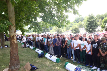 Reisul-ulema Husein ef. Kavazović predvodio dženaza namaz za deset žrtava genocida