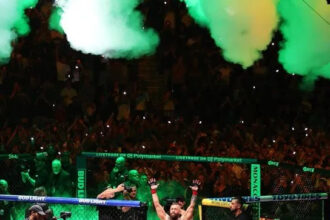 McGregorov povratak završio katastrofom: Nova teška povreda prekinula borbu nakon samo 65 sekundi