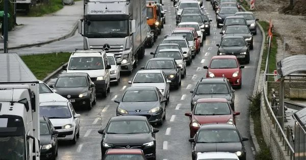 Pojačan promet očekuje se poslijepodne, gužve na pojedinim graničnim prijelazima