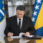 Ne prljaj zastavu, pobjeguljo!