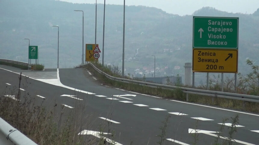 Na putevima u BiH više saobraćajnih nesreća, oborena stabla, mogući i odroni