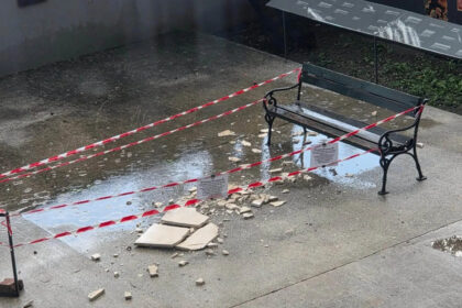 Nakon početka izgradnje Muzeja Ars Aevi, sa Historijskog muzeja BiH otpale fasadne ploče