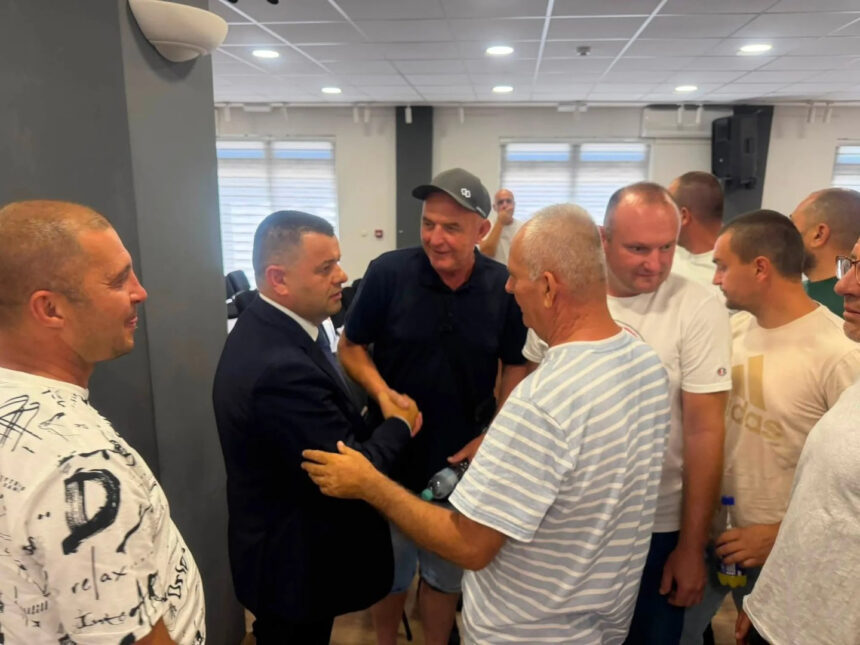 Hurtić sa otpuštenim radnicima JP Komunalno: Lično ću finansirati njihovu pravnu borbu