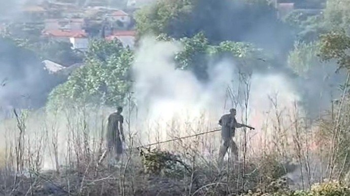 Vatra kod Trebinja umalo došla do kuća, mještani i vatrogasci jedva ugasili požar