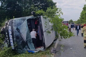 Poznati detalji teške nesreće kod Prijedora: Vozačica zadobila teške povrede, pet osoba završilo u bolnici