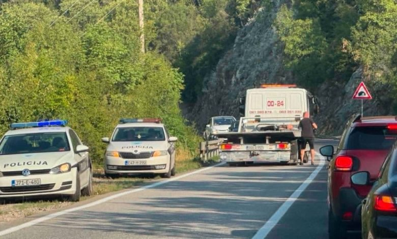 Saobraćajna nesreća kod Mostara: Automobil se prevrnuo na krov