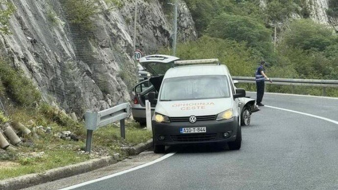 Udes na magistrali M-17 kod mosta Begića i Begovića, saobraćaj usporen