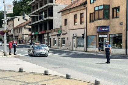 Pojačan promet kroz Konjic: Policijski službenici regulišu saobraćaj