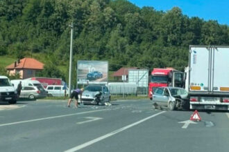 Saobraćajna nesreća kod Tuzle: Sudarila se dva automobila i kamion