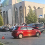 Haos na Alipašinom Polju: Motorista oštetio pet vozila, zadobio teške povrede. Blokirana B faza