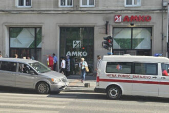 Nesreća u centru Sarajeva: Automobilom udario muškarca, zadobio povredu noge