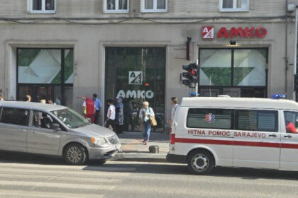 Nesreća u centru Sarajeva: Automobilom udario muškarca, zadobio povredu noge
