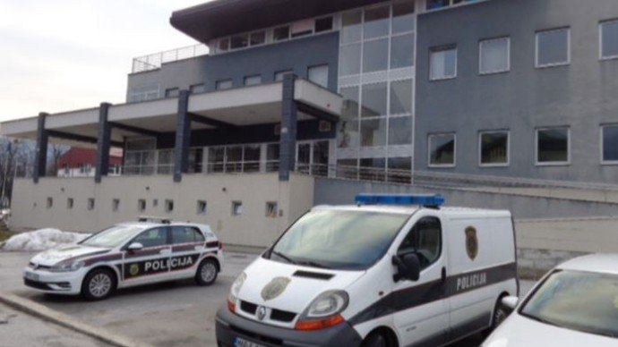 Pucnjava u Hadžićima: Ranjen muškarac, napadač u bjekstvu