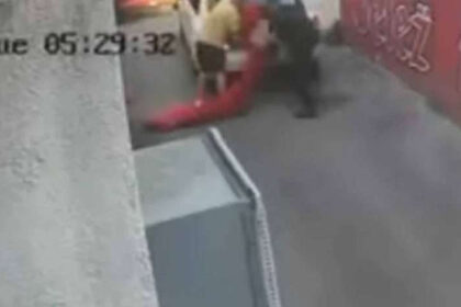 SNIMAK NAPADA ULTRASA: U ranim jutarnjim satima upali u prostoriju udruženja navijača Veleža