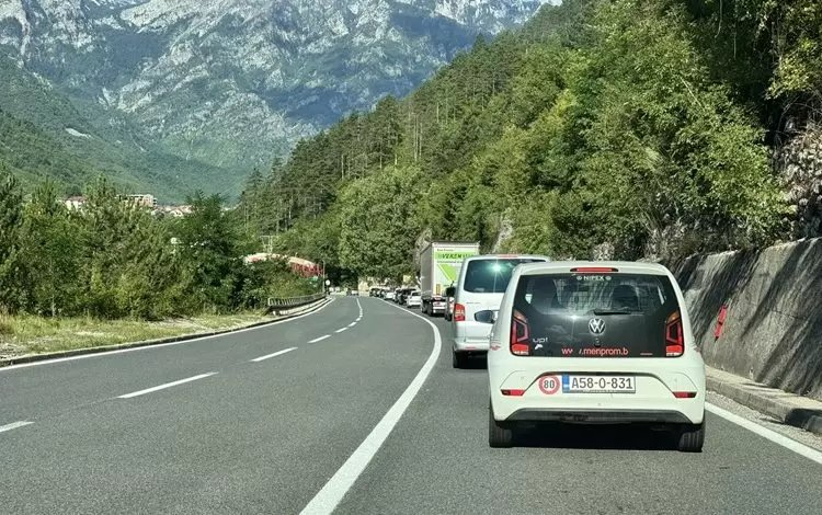 U Jablanici oboren dalekovod, problemi i na cestama kod Konjica i Prozora